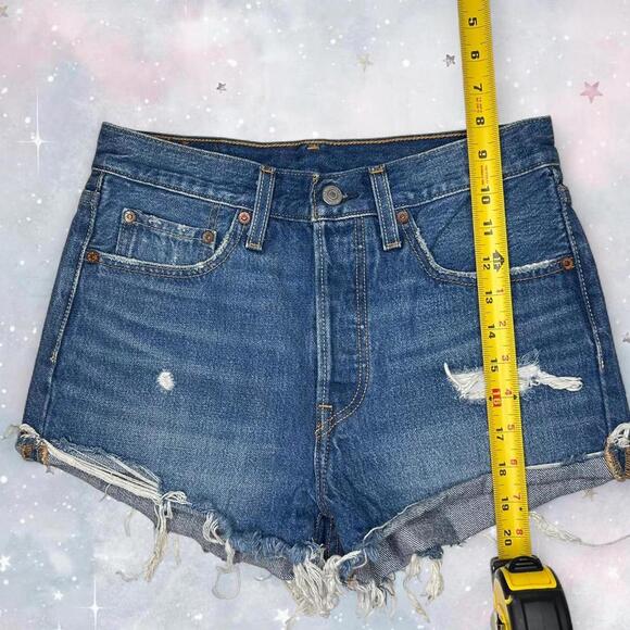 Blue Wash Levi’s 501 Shorts - Picture 5 of 5